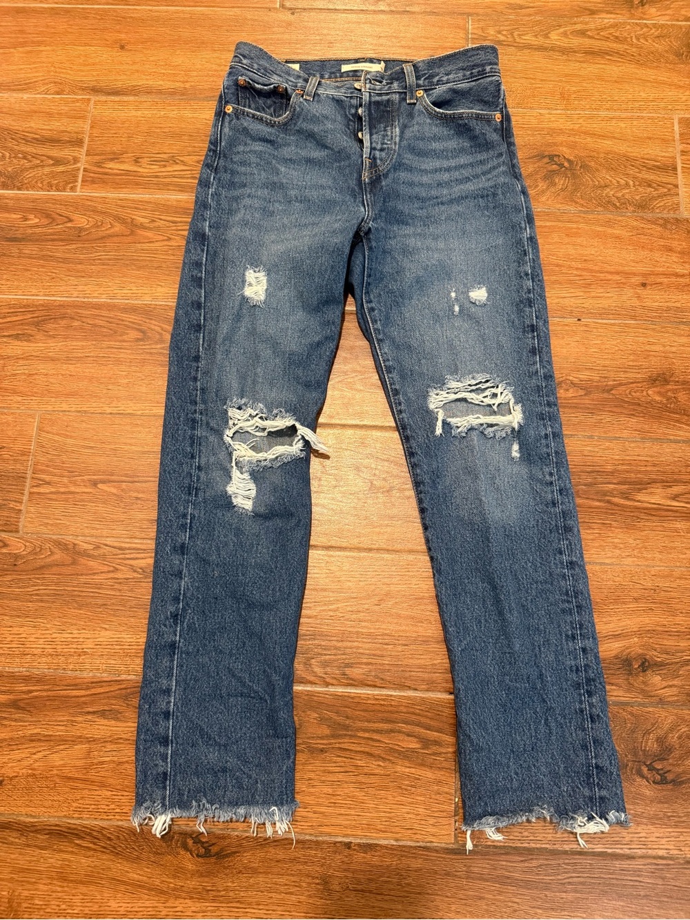 ✨Levi’s Wedgie Straight Distressed Blue Denim Jeans